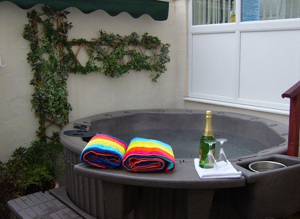 relaxing garden jacuzzi relaxing garden jacuzzi